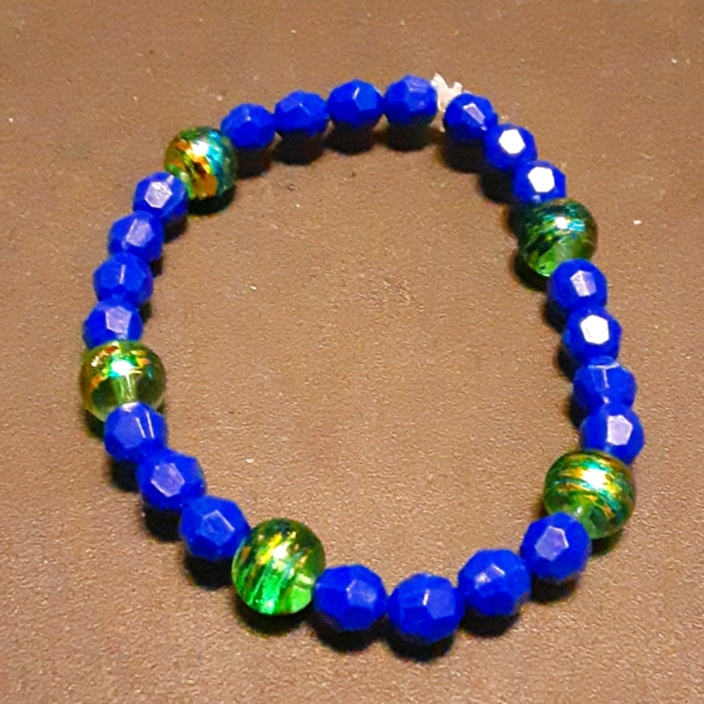 Unisex Green swirl bracelet